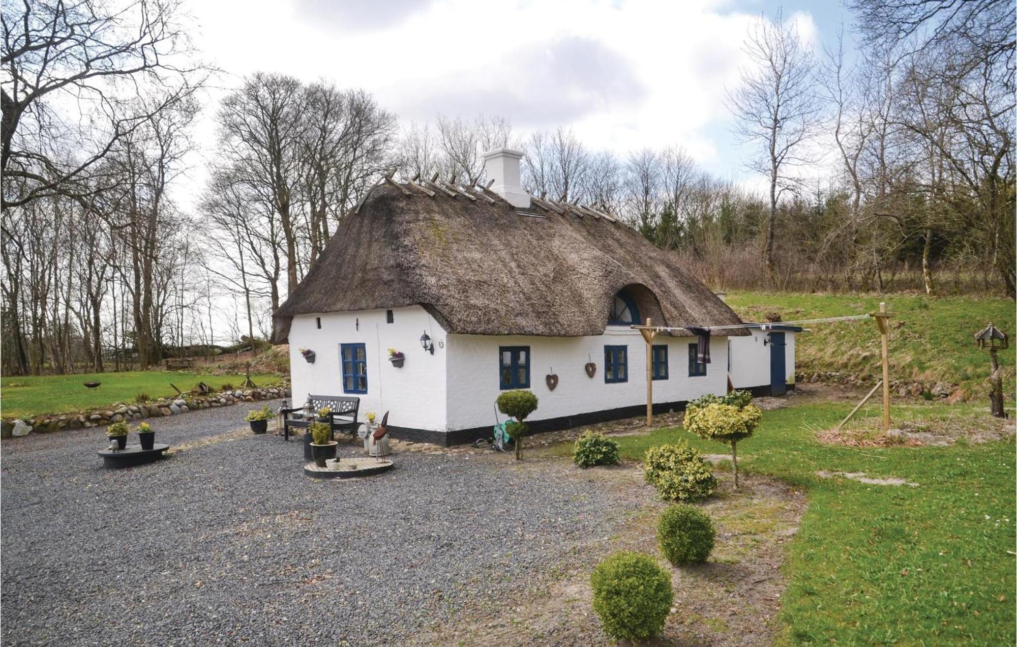 Lovely Home In Give With House A Panoramic View Bagian luar foto